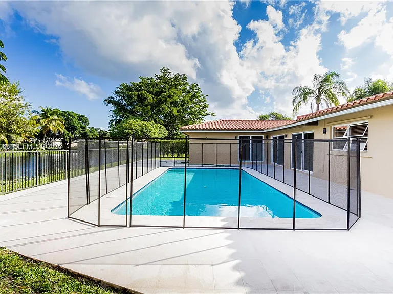 16641 Royal Poinciana Dr — Photo 36