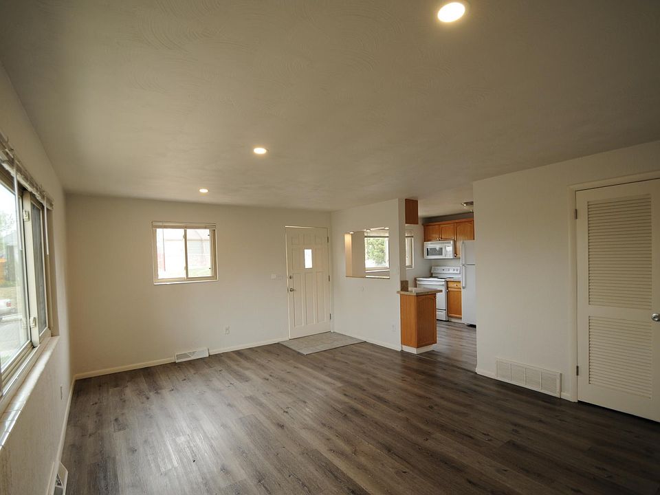 1st image of 749 Newton St