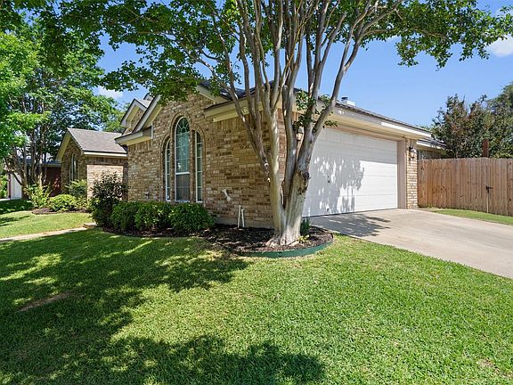 2nd image of 810 Heather Marie Ct