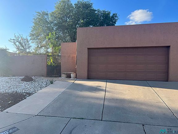 3rd image of 900 W Mesa Verde Dr
