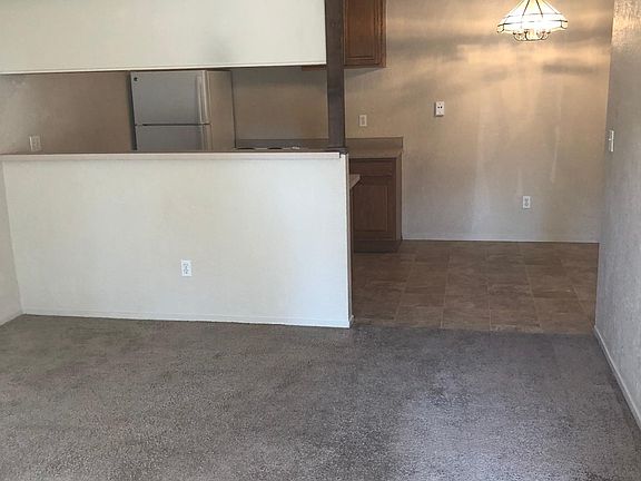 3rd image of 2524 Winchester Dr #1