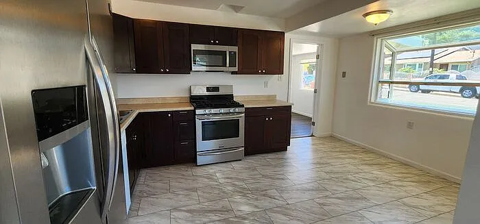 5904 Thorn St — Photo 6