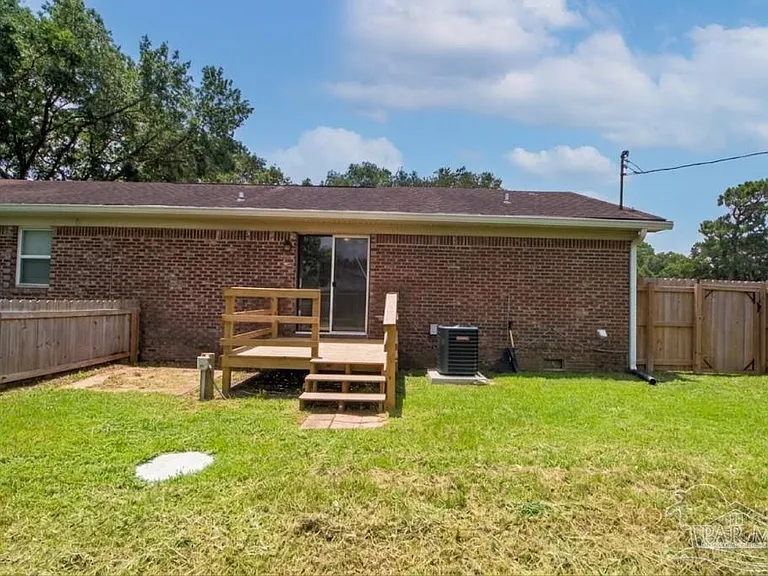 4630 Bellview Ave #B — Photo 17