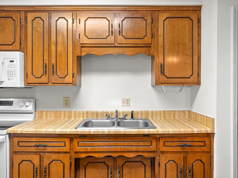 100 Laurel Cove Dr #9 — Photo 6