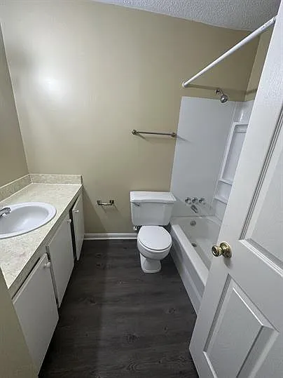 1422 S Lee St — Photo 5