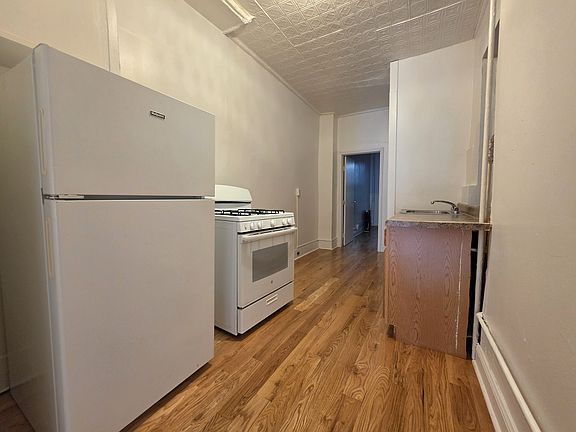 5th image of 46 Wyckoff Ave Suite 1R