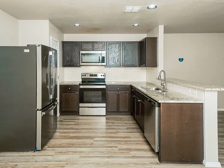 3215 Pedernales Dr — Photo 7