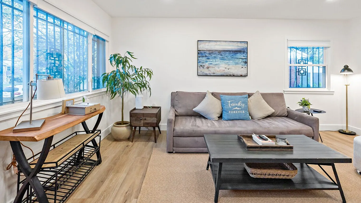 4 bed, 2.0 bath, $7,582 — Photo 3