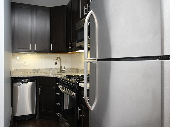 4th image of 4721 N Lincoln Ave #3K