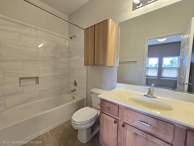 1844 N Lockwood Ave #B — Photo 1