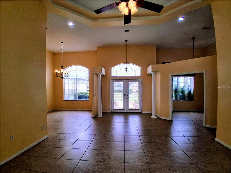 3392 Saint Ives Blvd — Photo 4