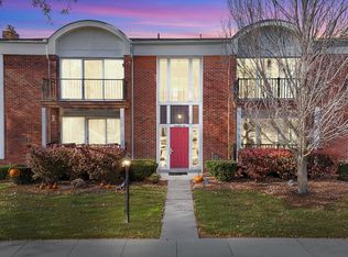 29516 Bobrich St #20, Livonia, MI 48152