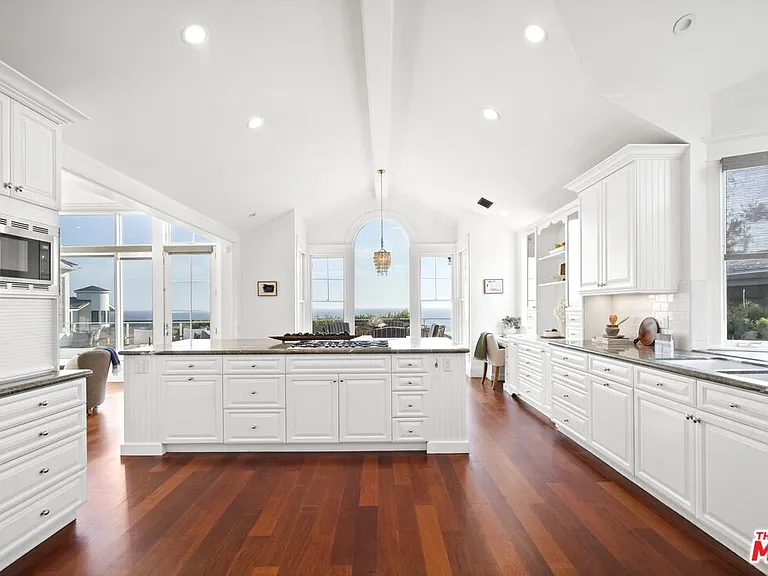 7335 Birdview Ave — Photo 38