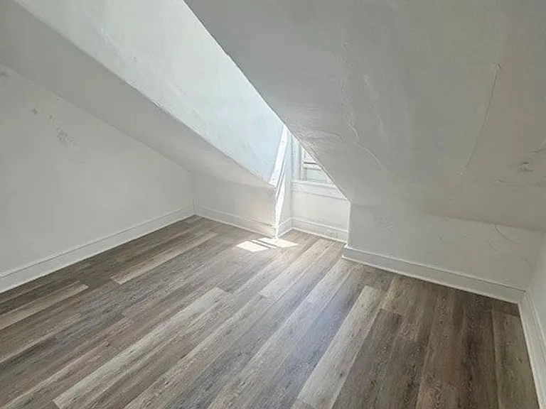 517 E Arch St — Photo 4