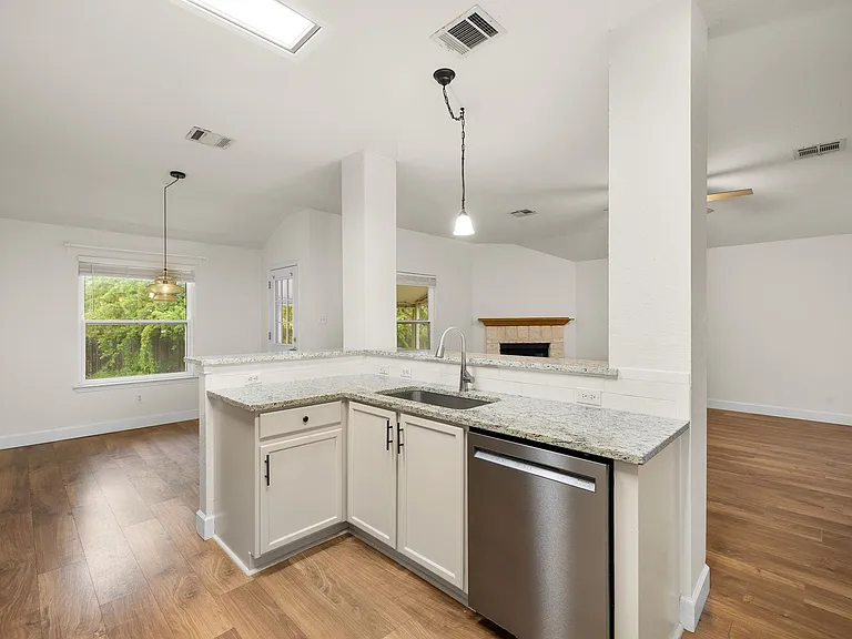 1907 Coachlamp Dr — Photo 10