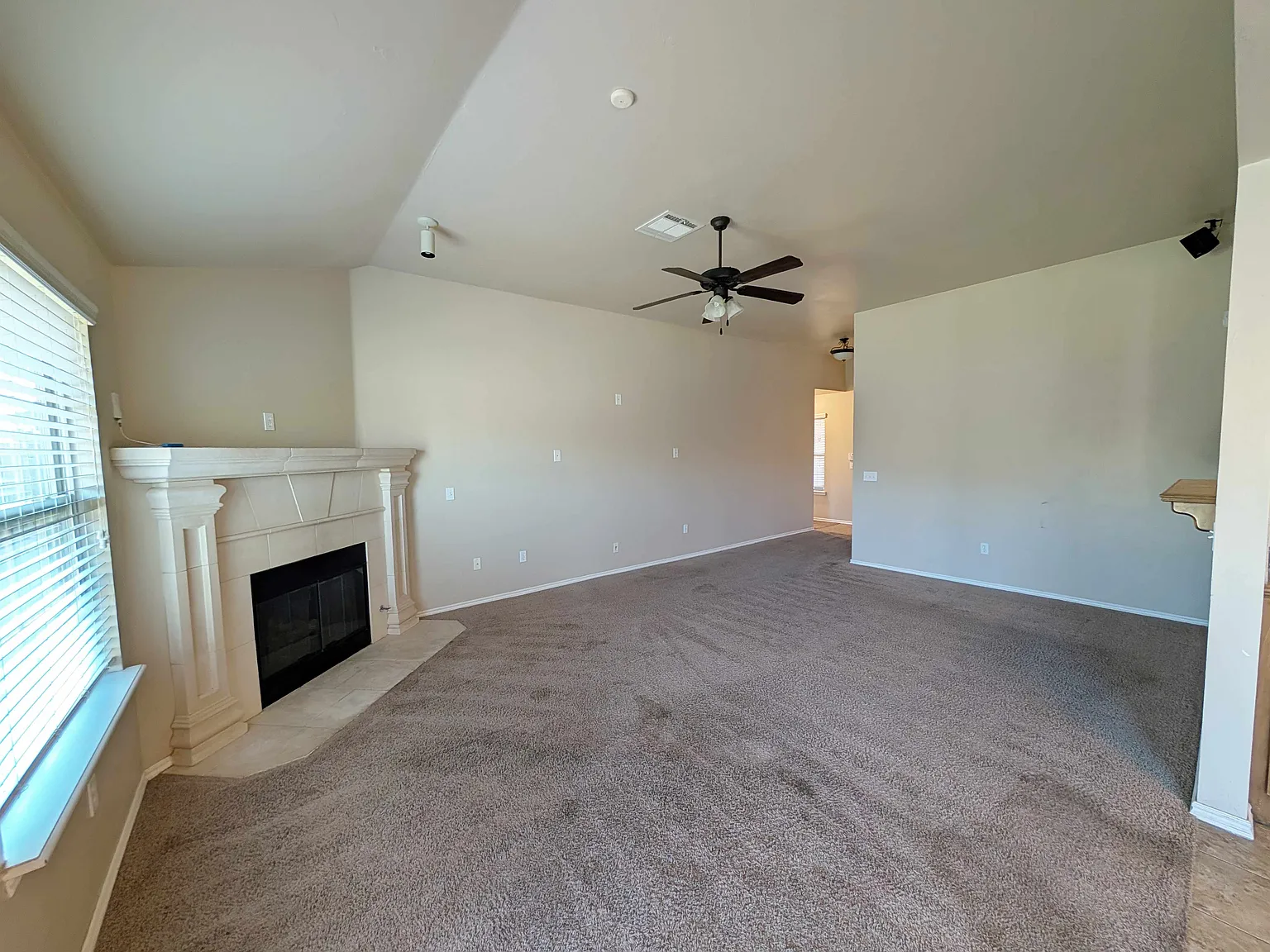 3 bed, 1434 sqft, $1,700 — Photo 4