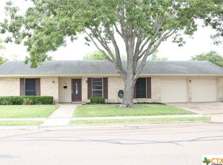 105 Yorkshire Ln, Victoria, TX 77904