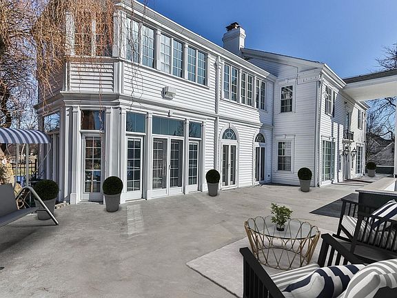 4th image of 300 Lexington Ct