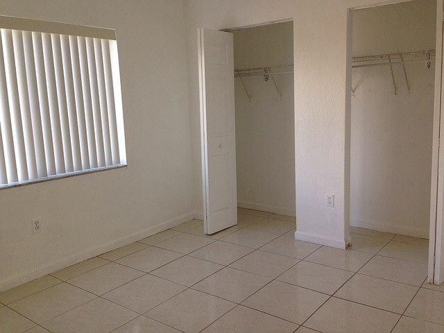 1st image of 1090 NE 129th St APT 404
