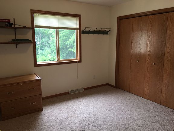 4th image of 942 S Miller Ave