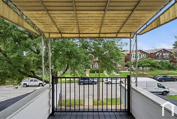 3 bed, 1100 sqft, $1,900 — Photo 4