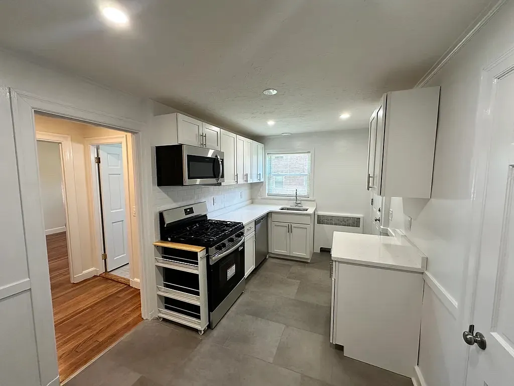 2 bed, 750 sqft, $2,650 — Photo 3