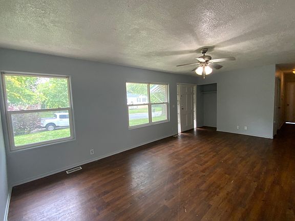 3rd image of 917 Southmoor Dr