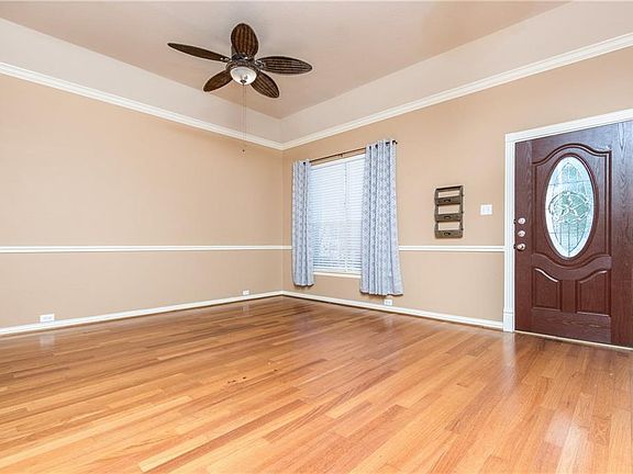 3rd image of 400 Saddlehorn Dr