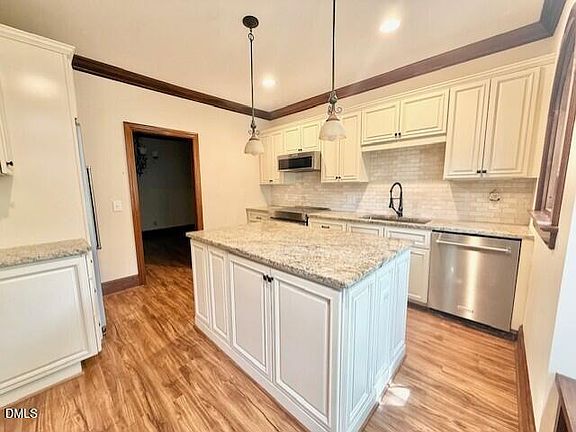 4th image of 6844 Gloucester Rd