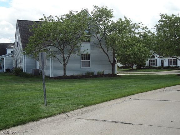 3rd image of 24690 Thicket Ln #32