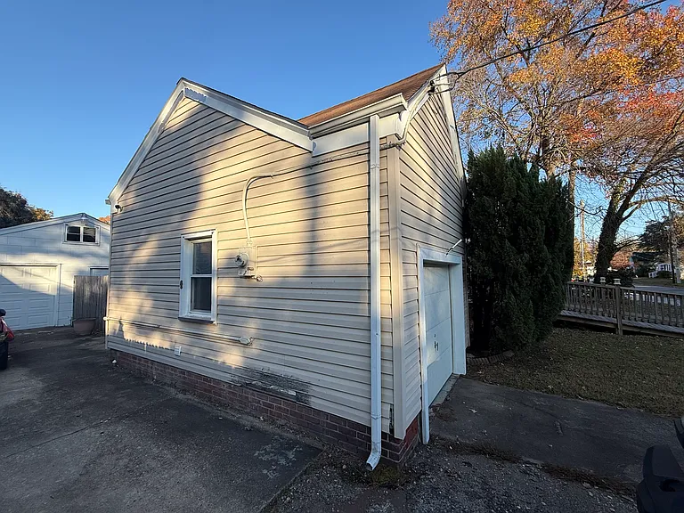 1004 Hugo St — Photo 3