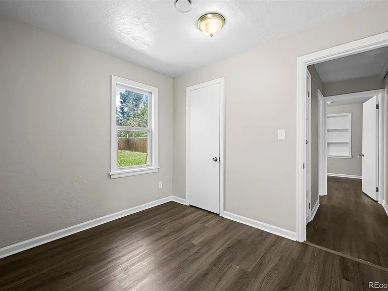 1545 Xanthia St — Photo 14