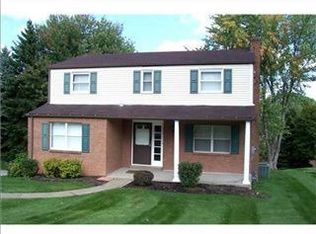 110 Robeson Dr, Coraopolis, PA 15108