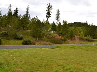 233 Red Cedar Ln, Cave Junction, OR 97523