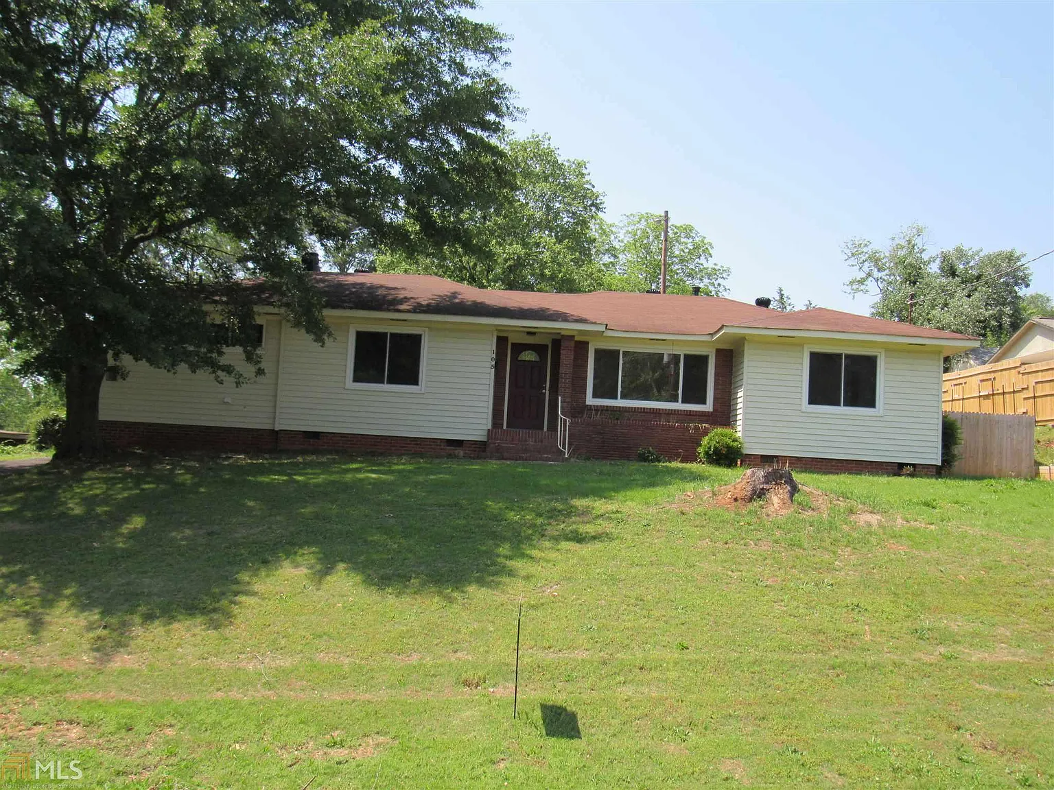 105 Hillcrest Ave NE photo 1