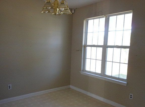 5th image of 208 Norman Ln #163