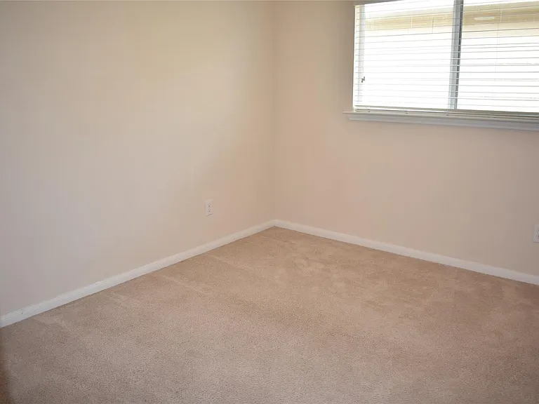 1747 Nichole Woods Dr — Photo 23