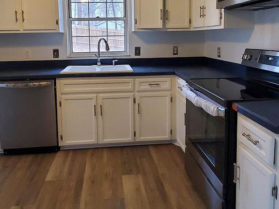 4th image of 450 Laurel Ave