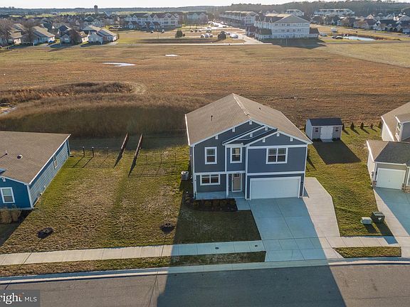5th image of 20586 Smithfield Cir