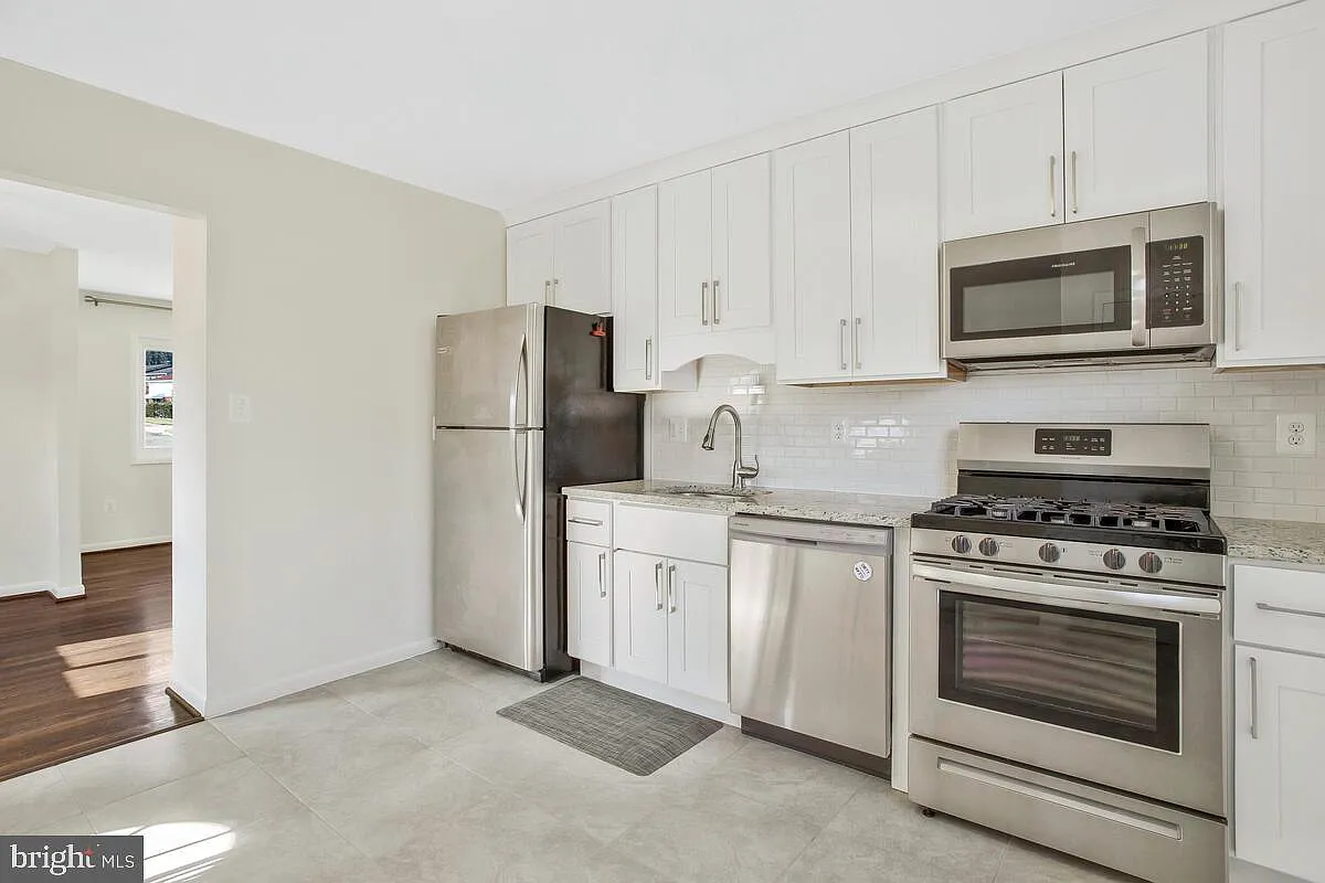 309 71st Ave photo 1