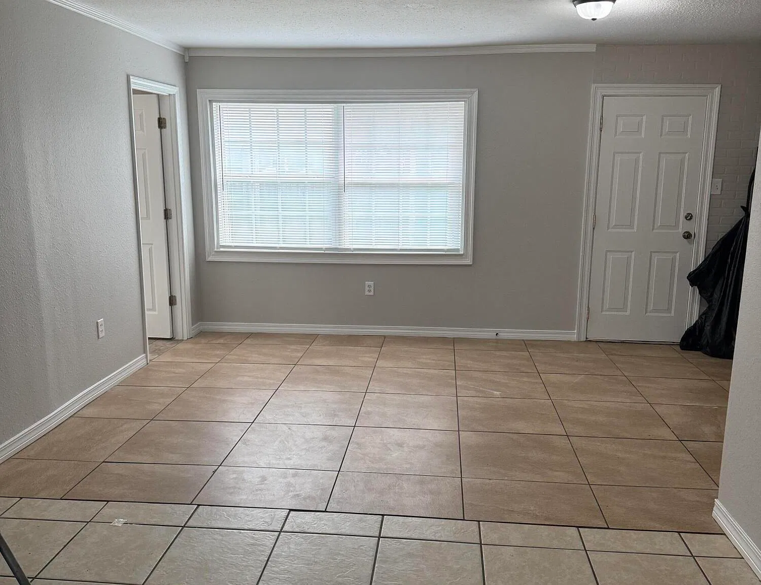 3 bed, 2.0 bath, 1344 sqft, $1,250 — Photo 2