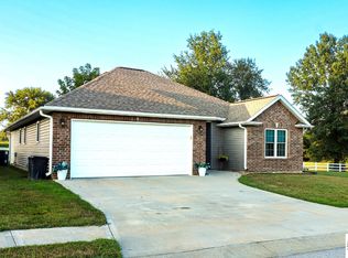 313 E Jamestown Dr, Clinton, MO 64735