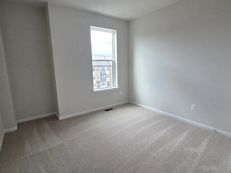6701 Belcrest Rd — Photo 7