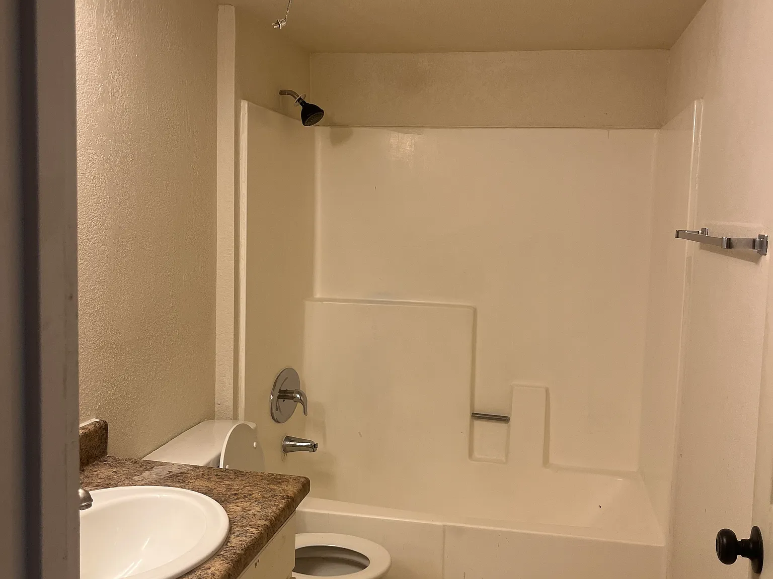 1 bed, 672 sqft, $900 — Photo 3