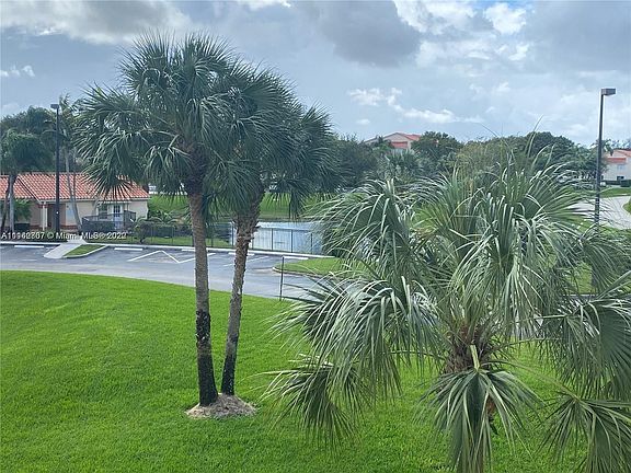 5th image of 3420 Pinewalk Dr N APT 735