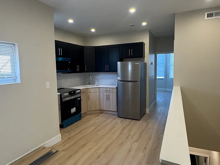 1229 W Seltzer St #2 — Photo 4