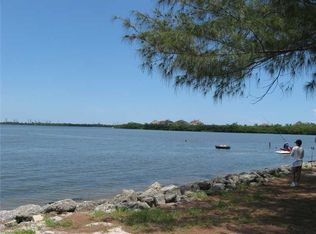 140 Peppertree Dr, Indian River Shores, FL 32963