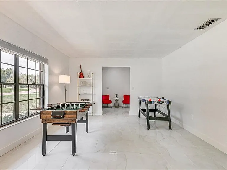 920 Lakeview Dr — Photo 14