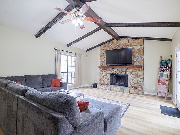 5th image of 2236 Oakgrove Cir