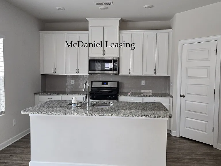 689 Grays Creek Rd — Photo 1